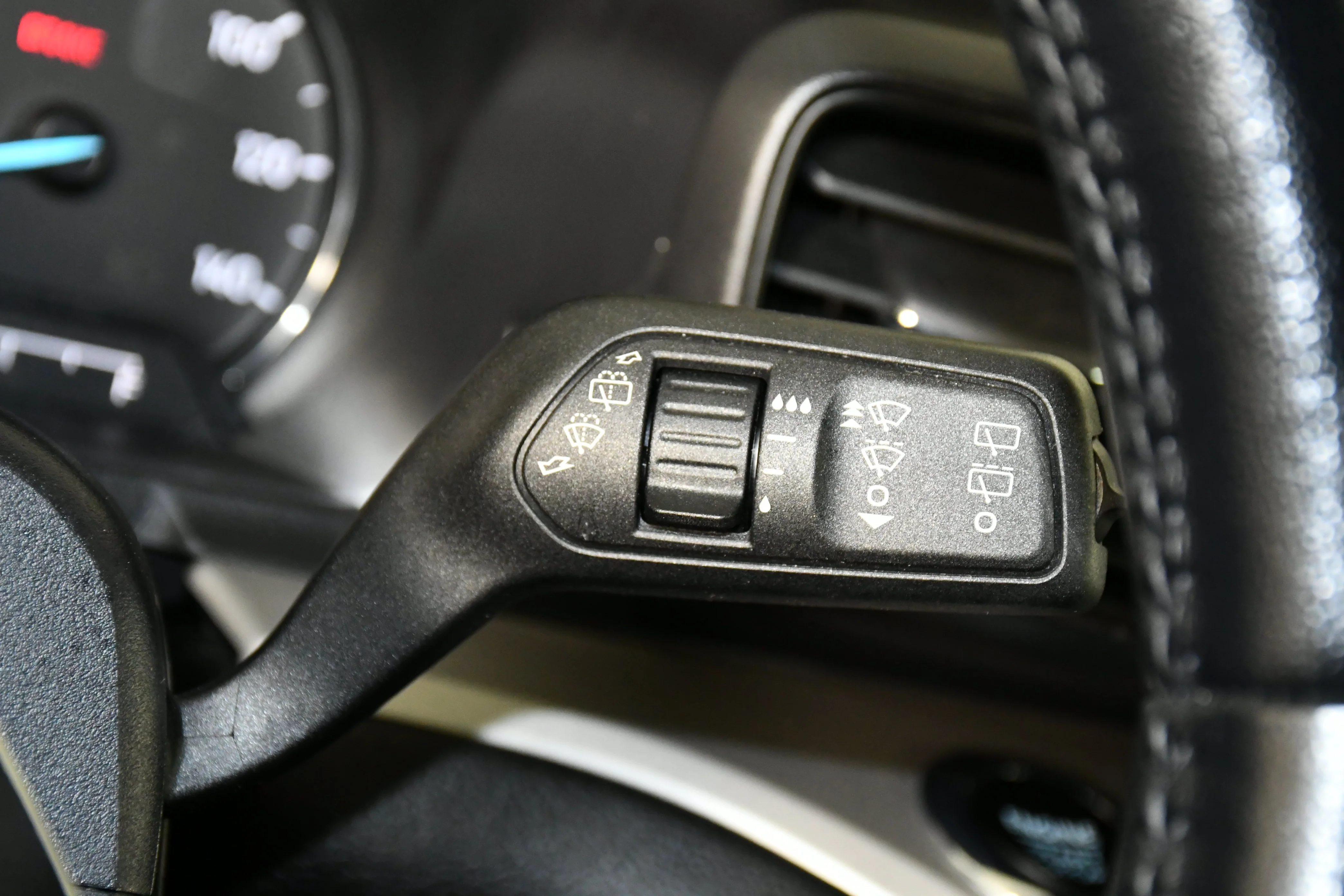 Used 2023 Silver Metallic Ford XLT image 24