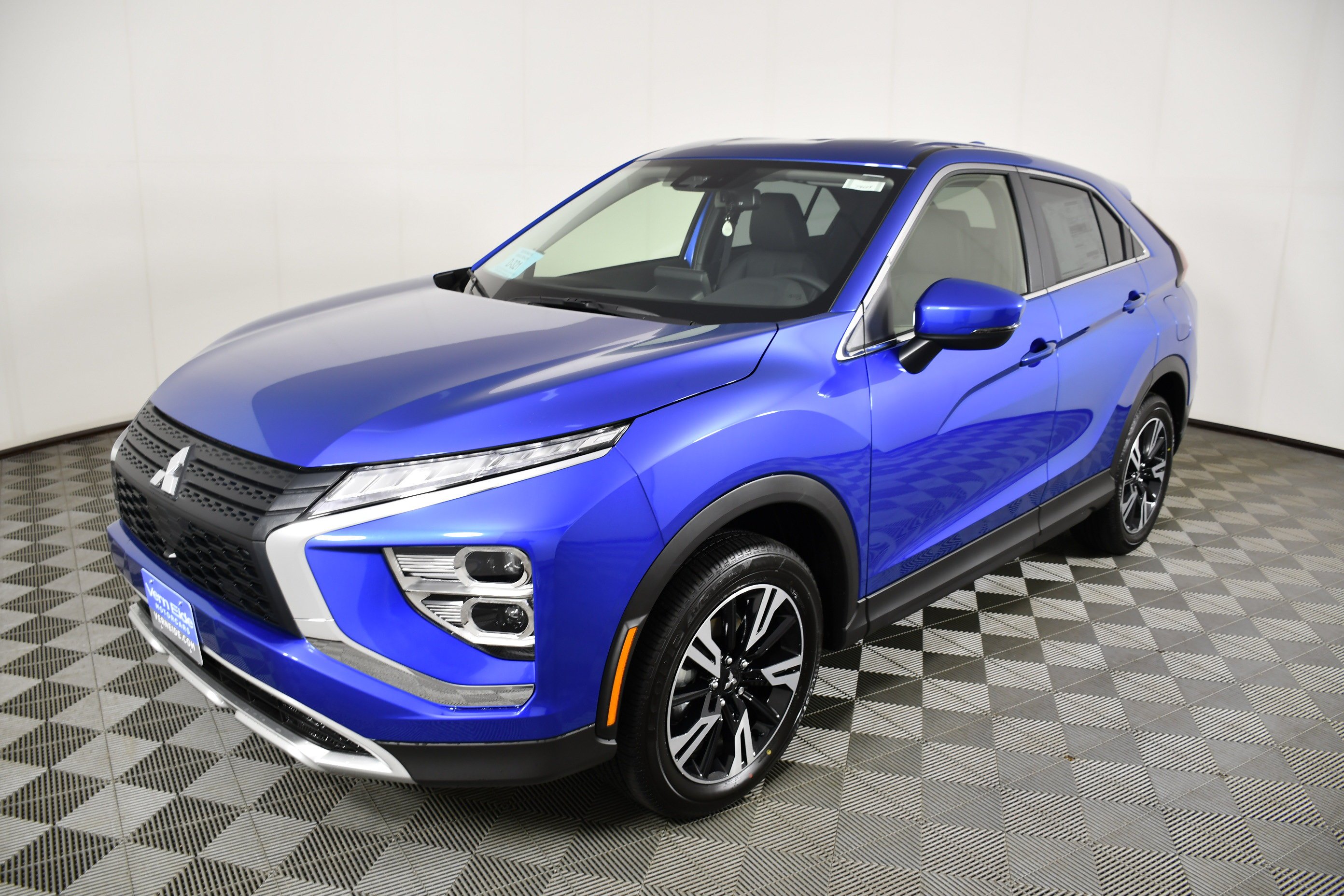 New 2026 Lightning Blue Metallic Mitsubishi SE image 10