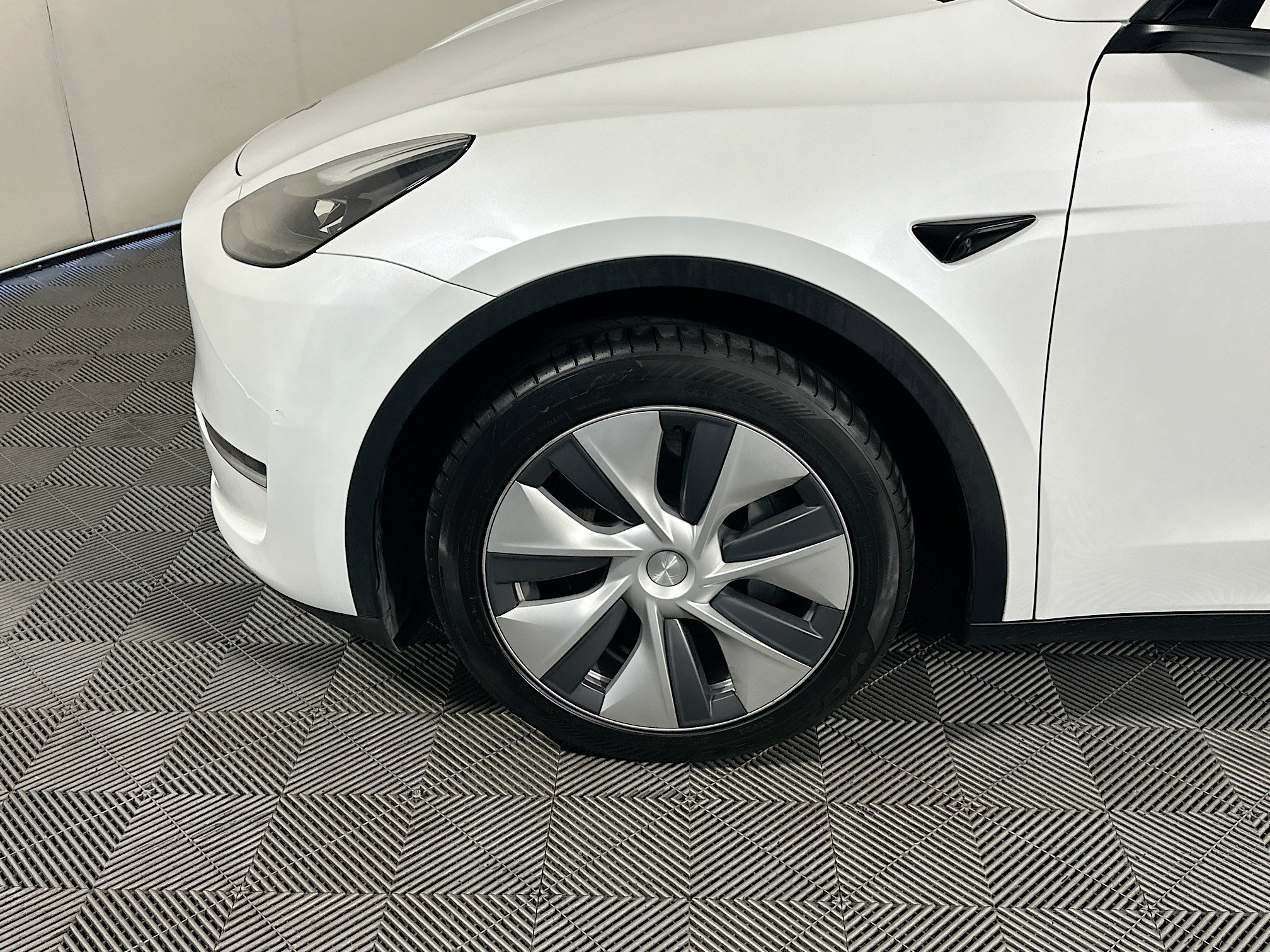 Used 2024 White Tesla Long Range image 11