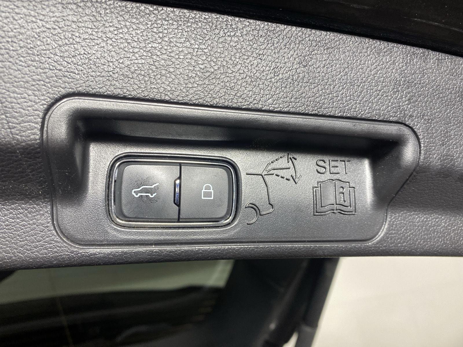 Used 2020 Agate Black Ford XLT image 28