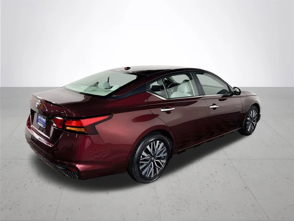 Used 2025 Red Nissan 2.5 SV image 6
