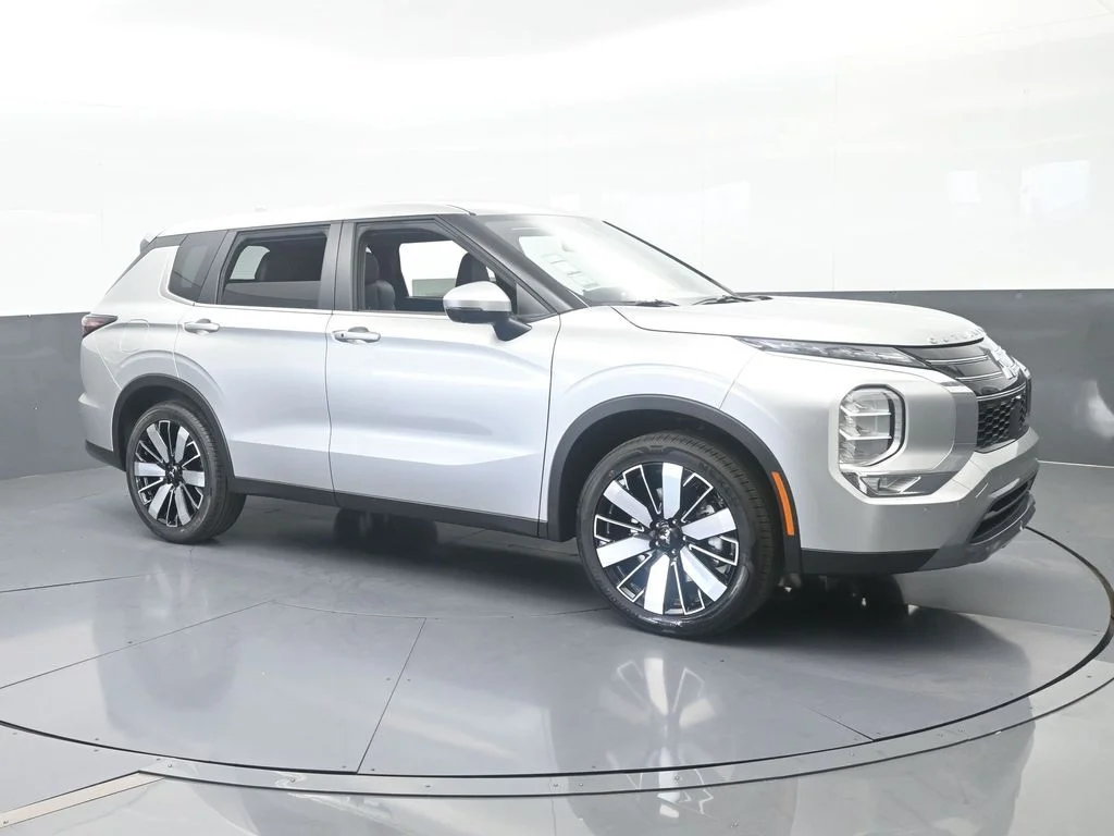 New 2026 Silver Metallic Mitsubishi SE 1.5T 2WD image 8