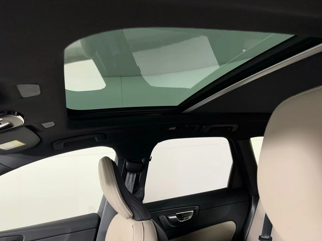 2026 Volvo XC60 Plus - Photo 34