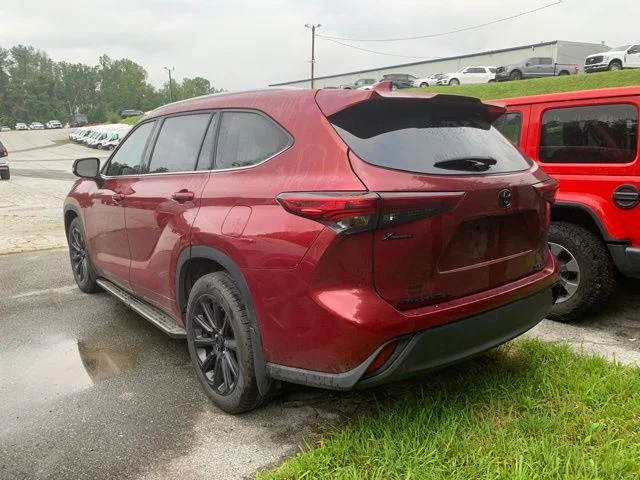 Used 2022 Red Toyota XLE image 5