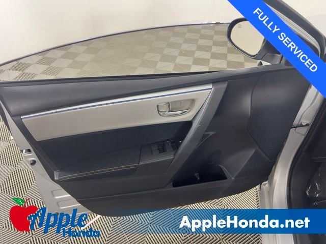 Used 2014 Classic Silver Metallic Toyota LE image 11