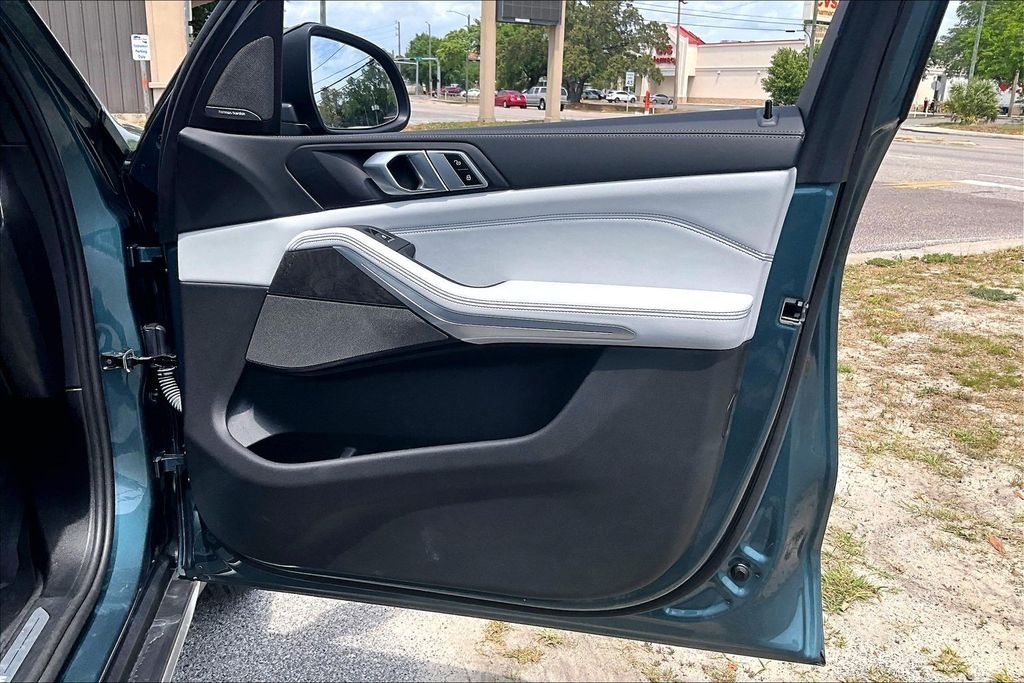 Used 2024 Blue BMW xDrive40i image 29