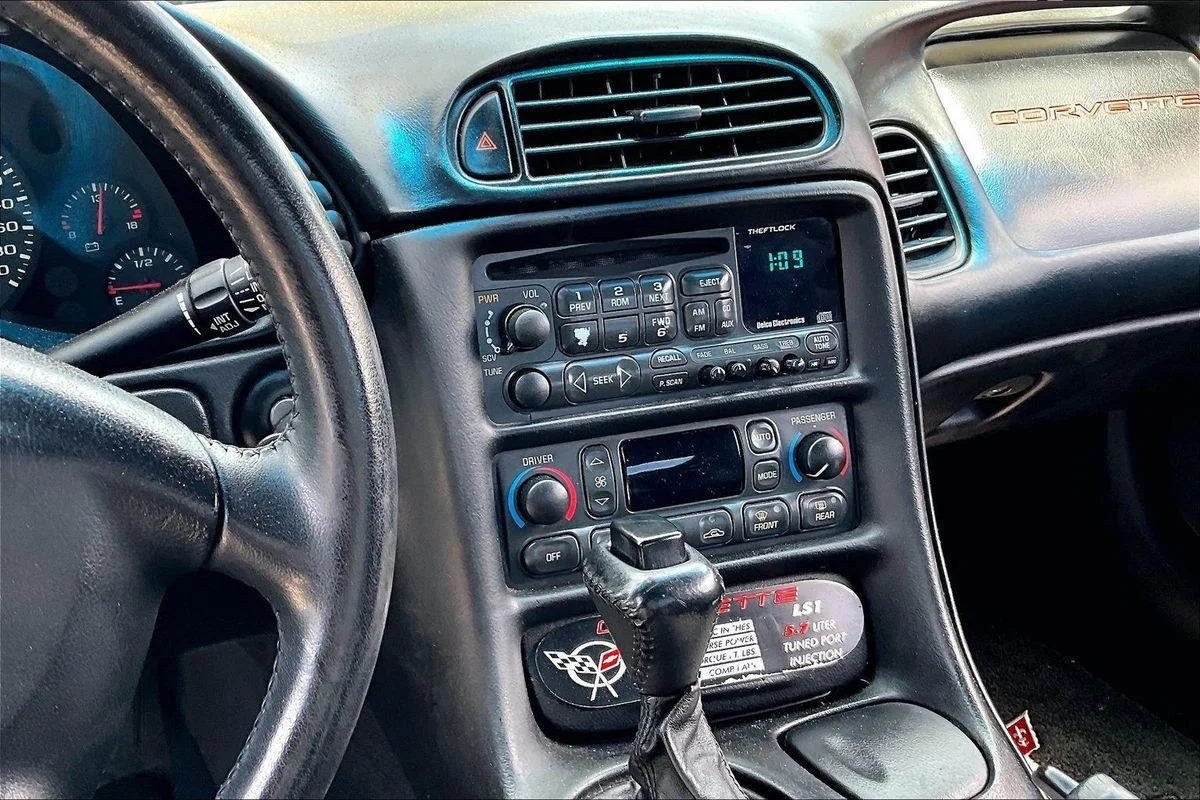 Used 2000  Chevrolet  image 9