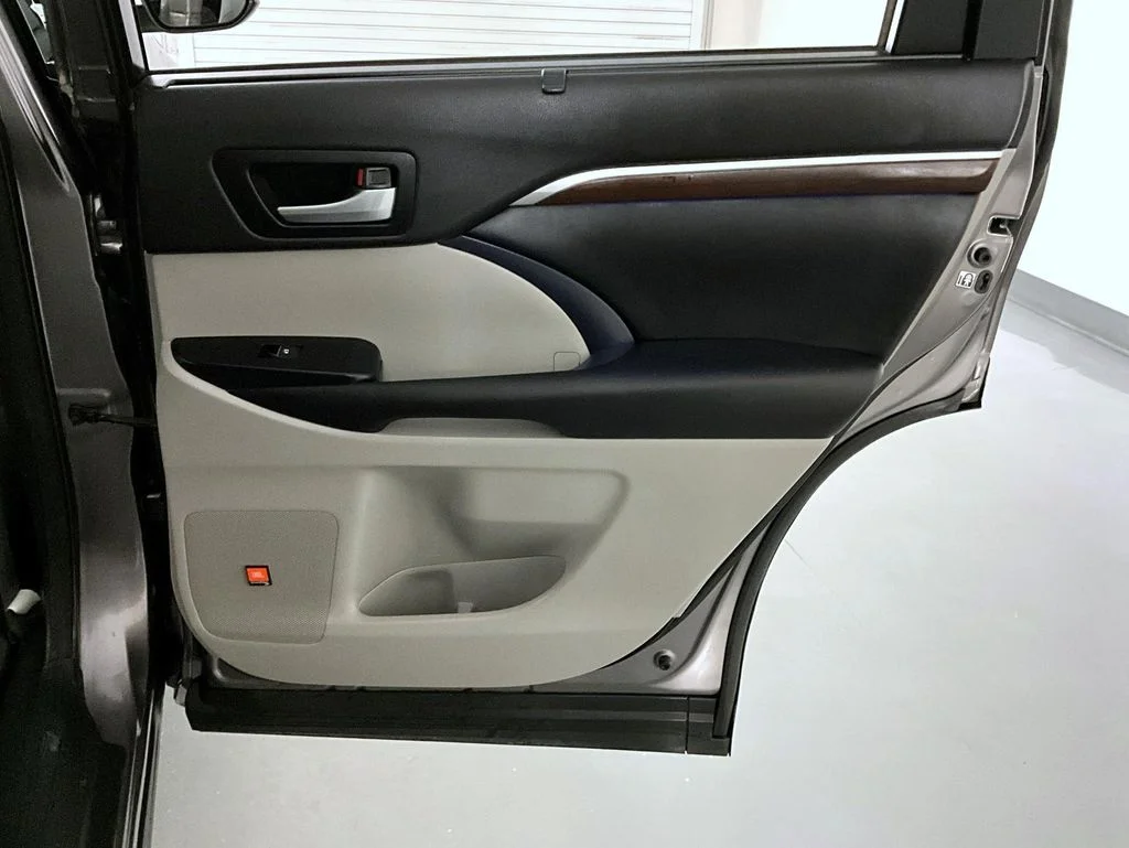 Certified Used 2016 Gray Toyota Limited image 17
