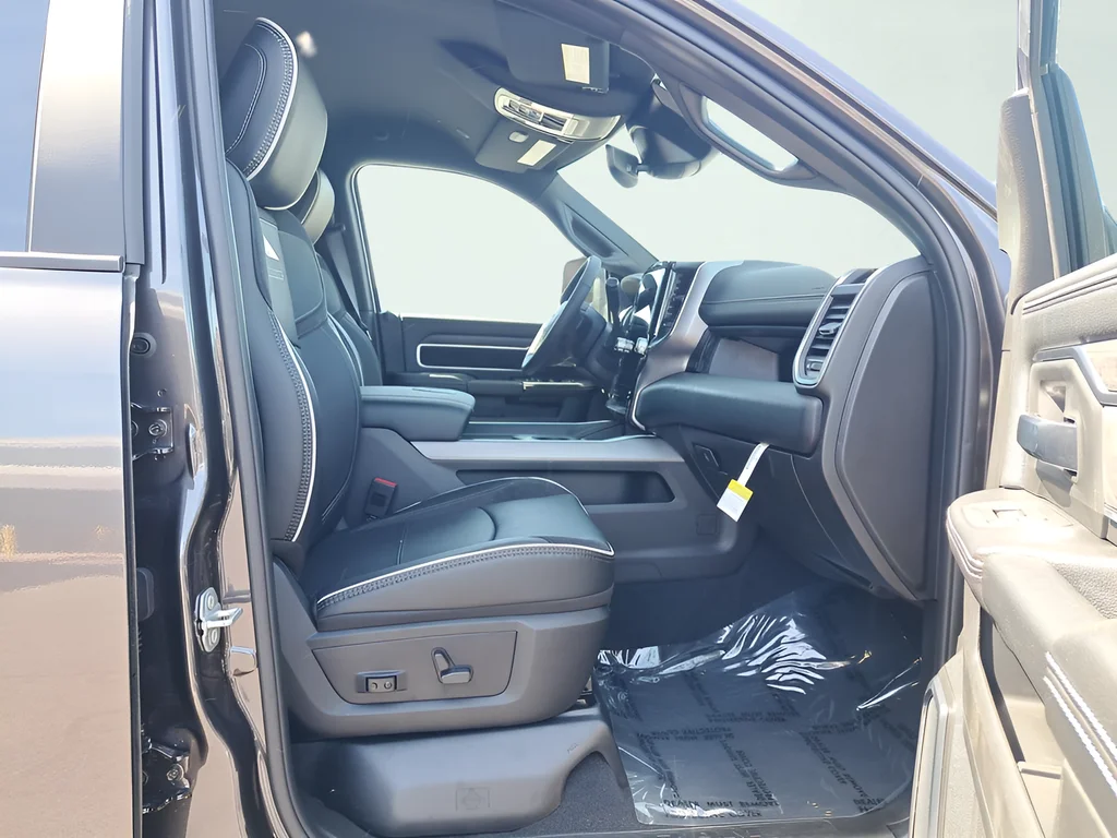 New 2026 Granite Crystal Metallic Clear-Coat Exterior Paint RAM Laramie image 16