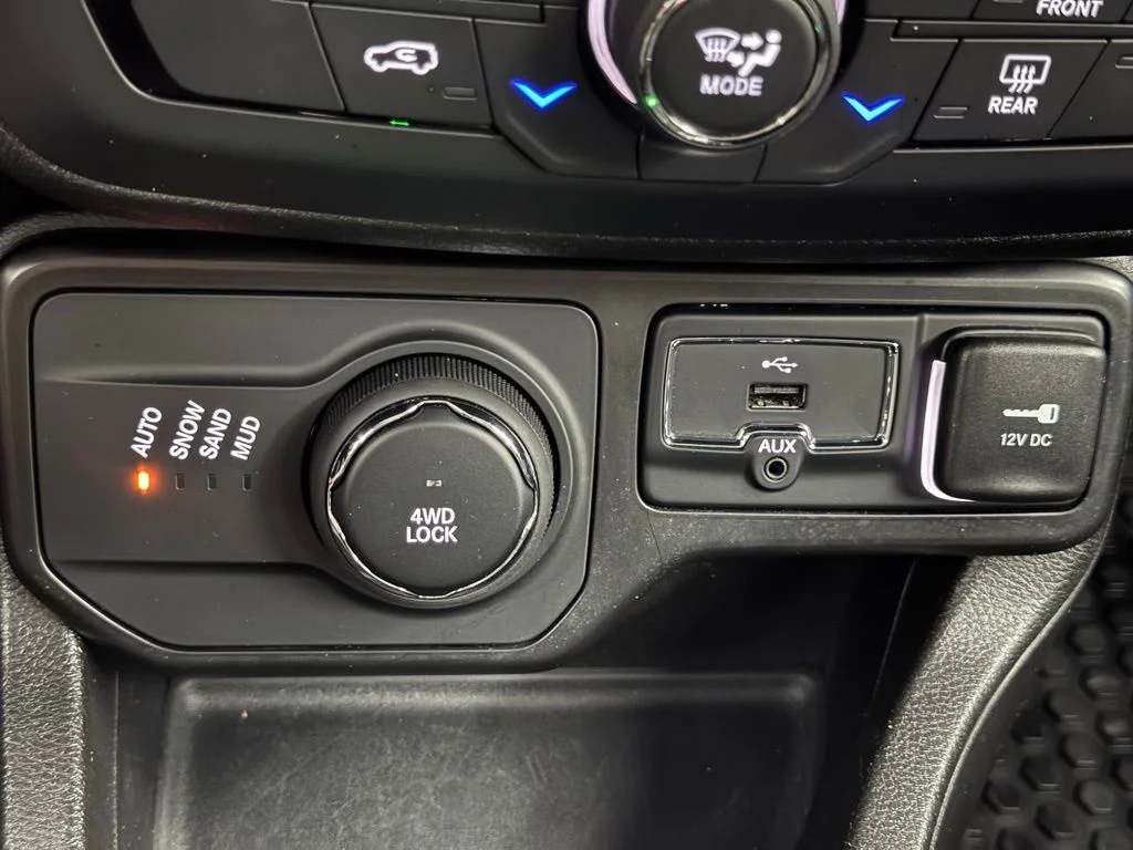 Used 2023 Graphite Gray Jeep Latitude image 27