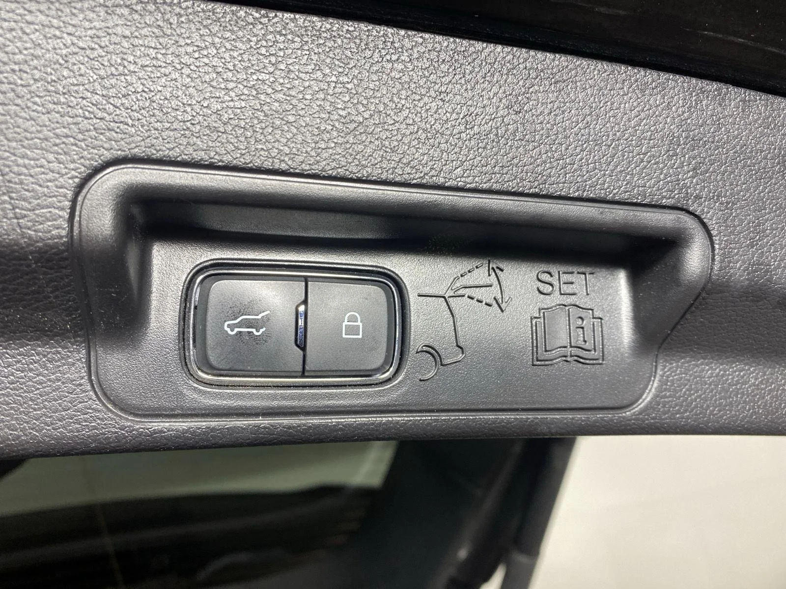 Used 2020 Agate Black Ford XLT image 28