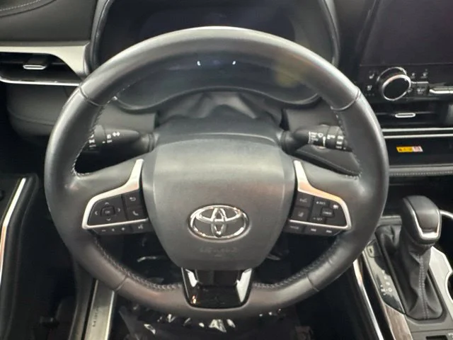Used 2023 Red Toyota Platinum image 25