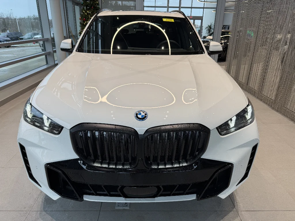 New 2026 Alpine White BMW xDrive50e image 2