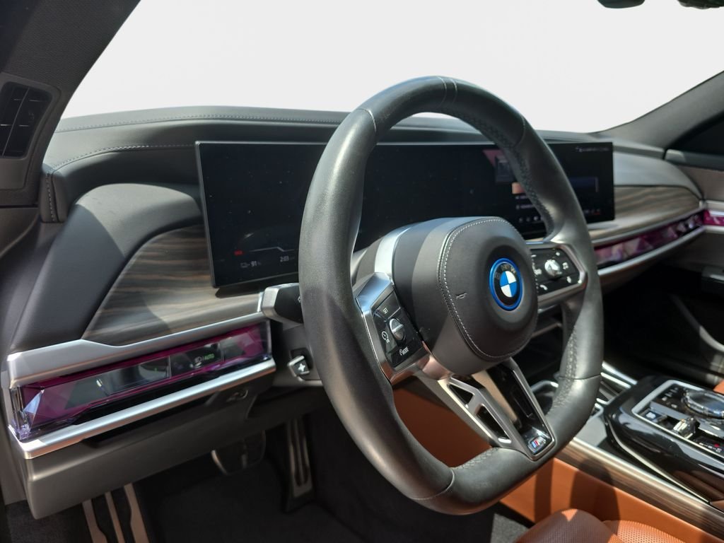 Certified Used 2023 Mineral White Metallic BMW xDrive60 image 19