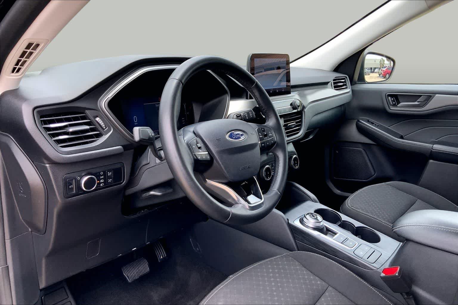 Used 2024 Agate Black Metallic Ford Active image 17