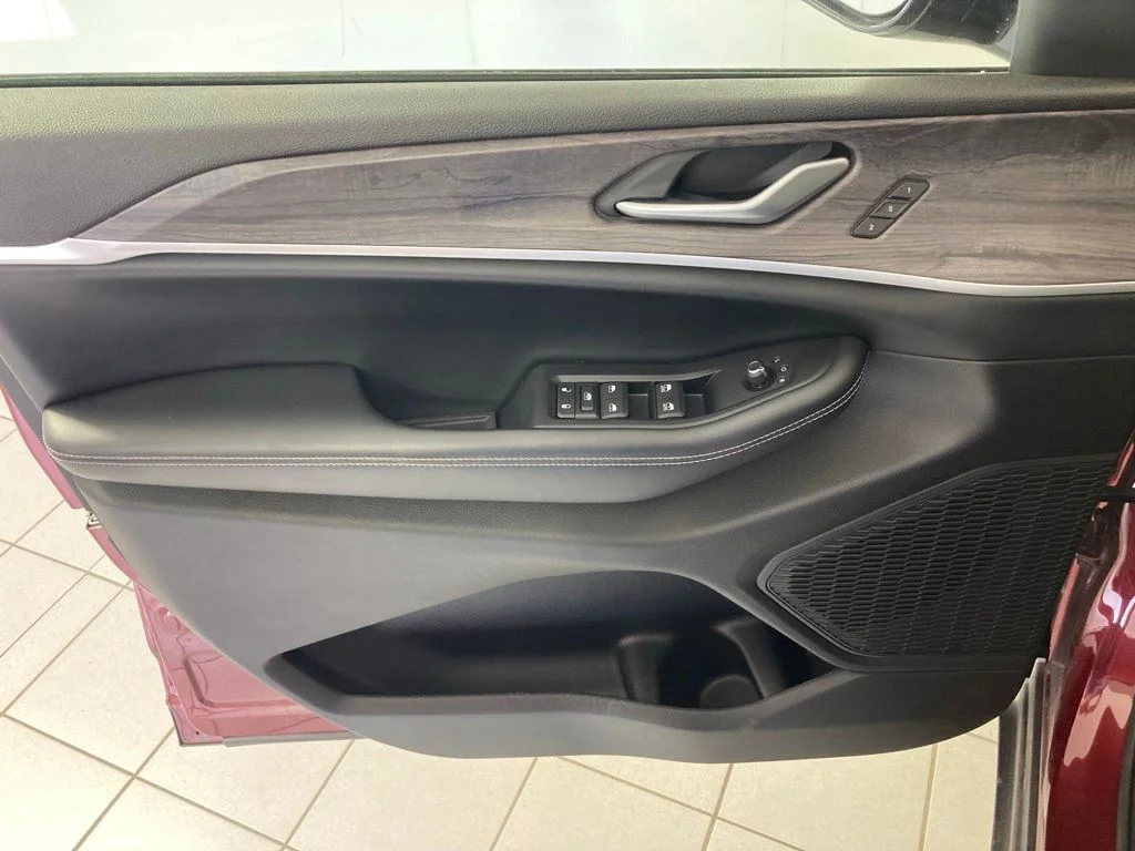 Used 2023 Red Jeep Limited image 12