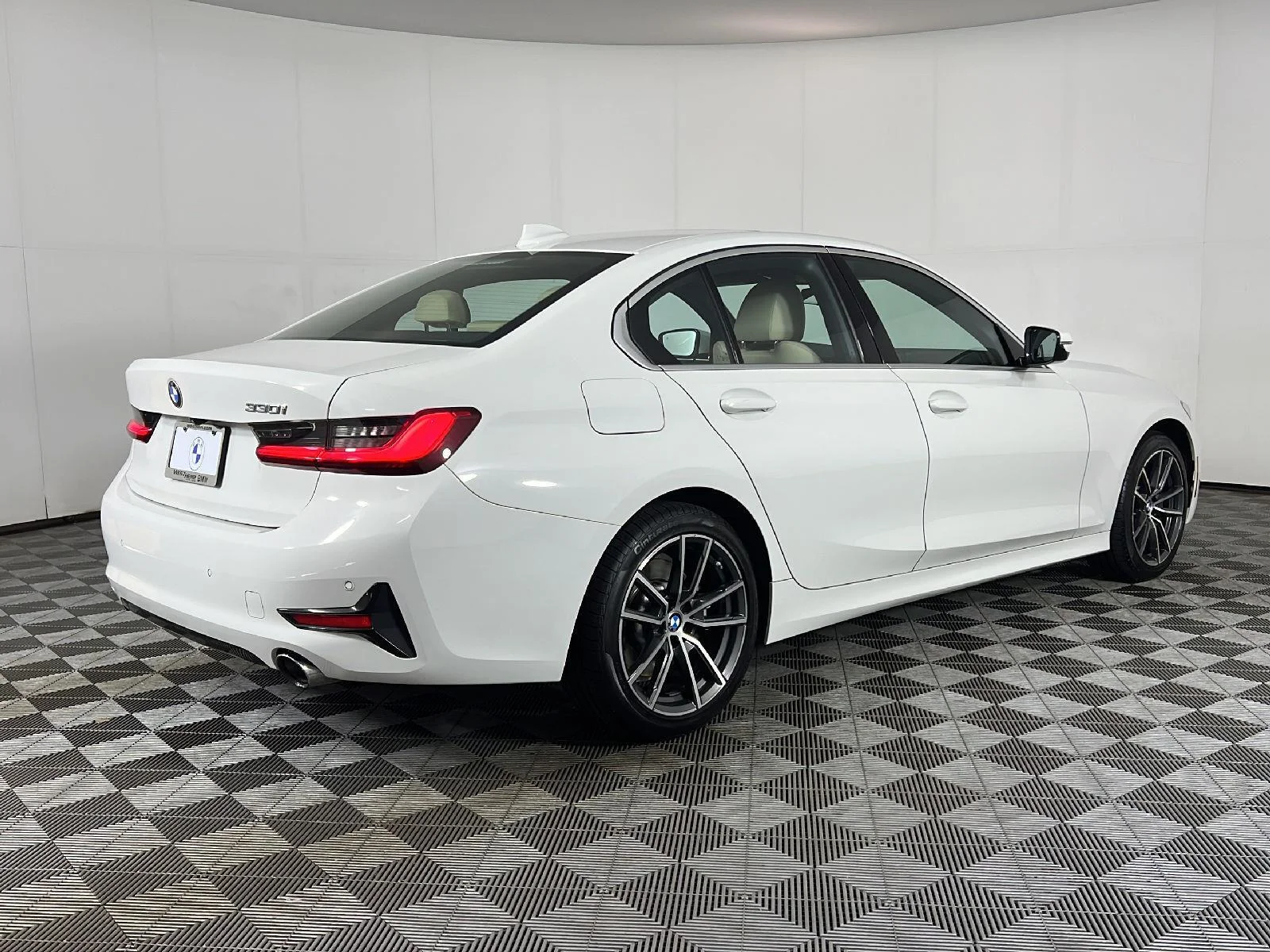 Used 2019 Alpine White BMW 330i xDrive image 5