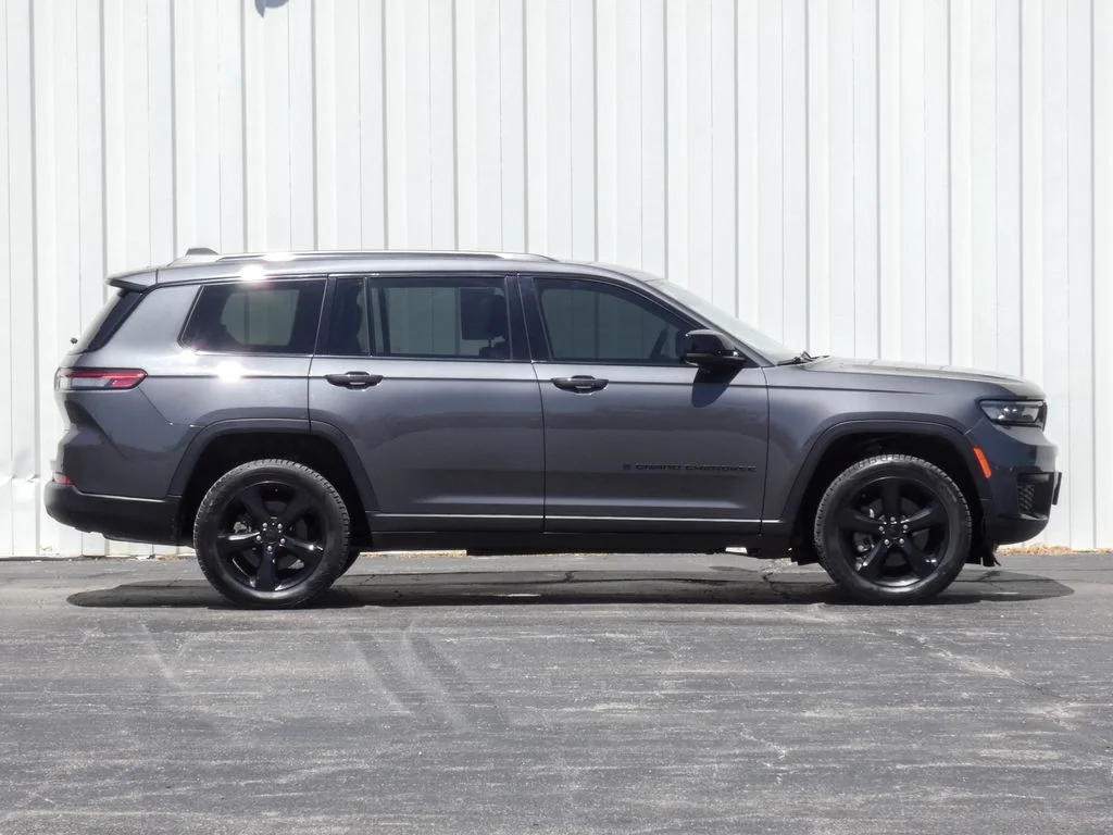Used 2023 Jeep Grand Cherokee L Altitude with VIN 1C4RJKAG2P8833810 for sale in Kansas City