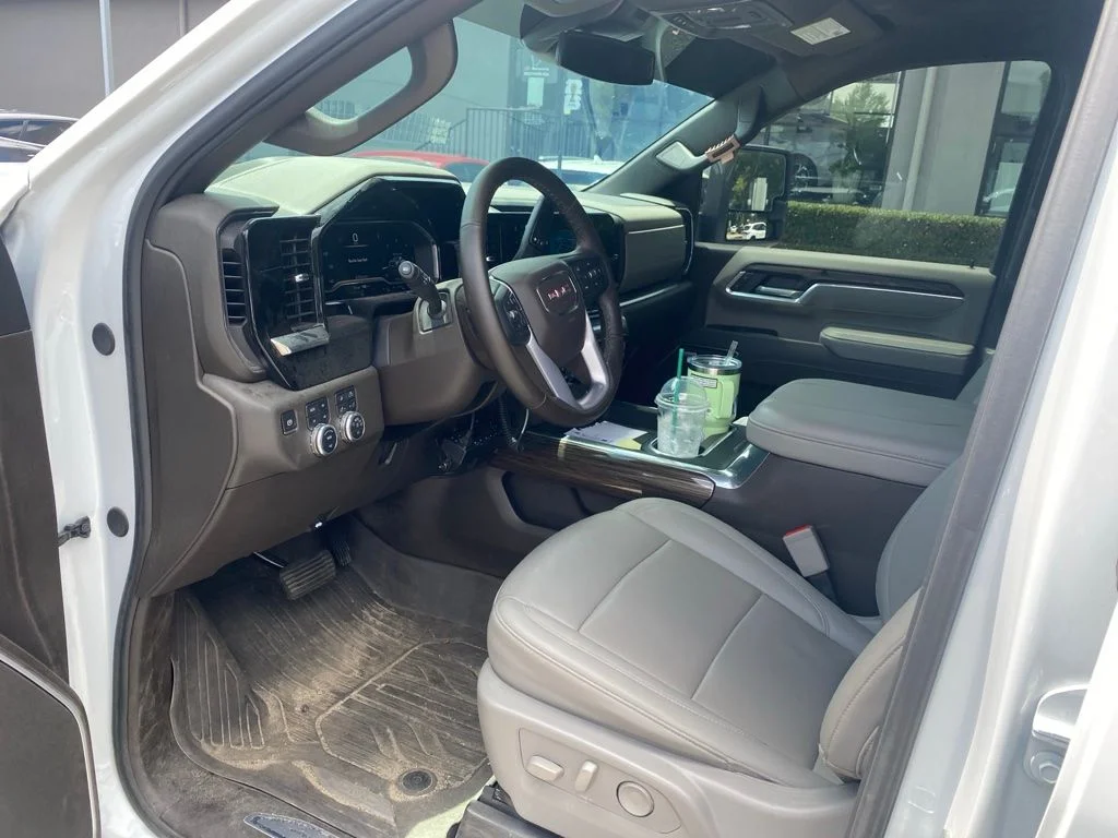Used 2025 White GMC SLT image 10