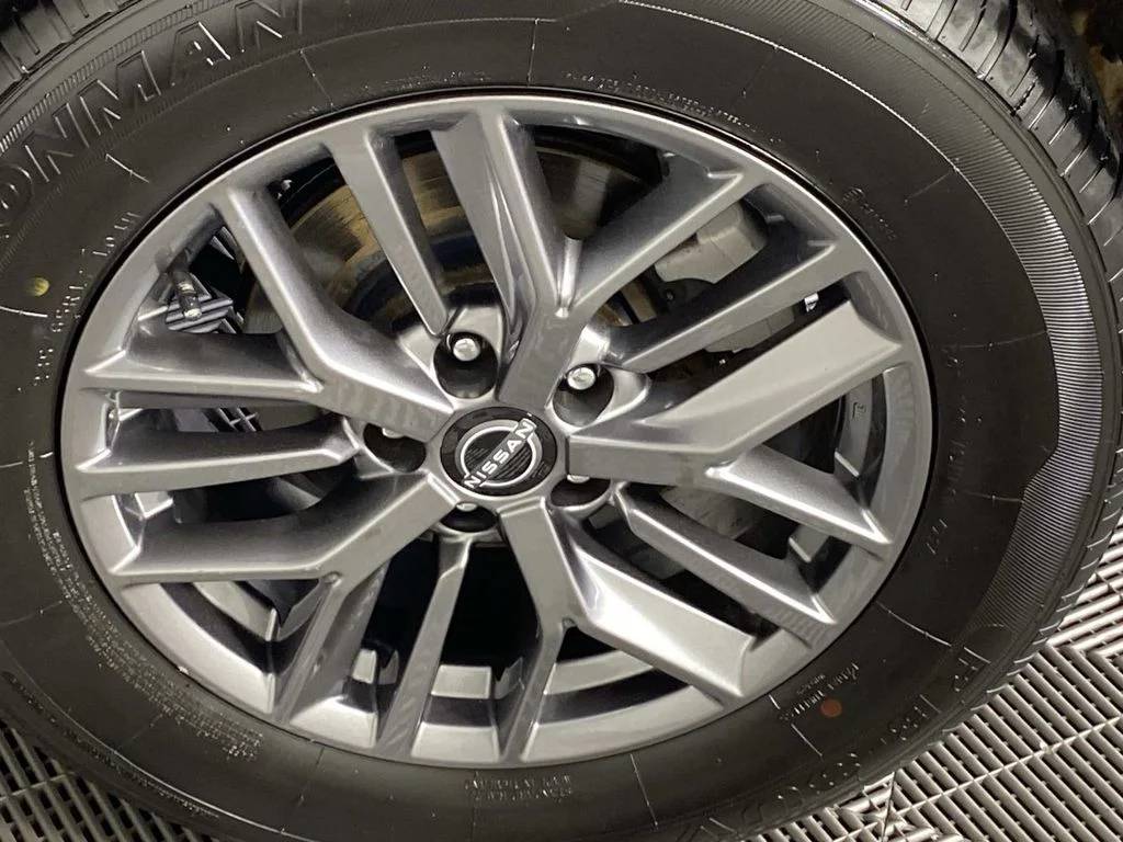 Used 2024 White Nissan S image 27