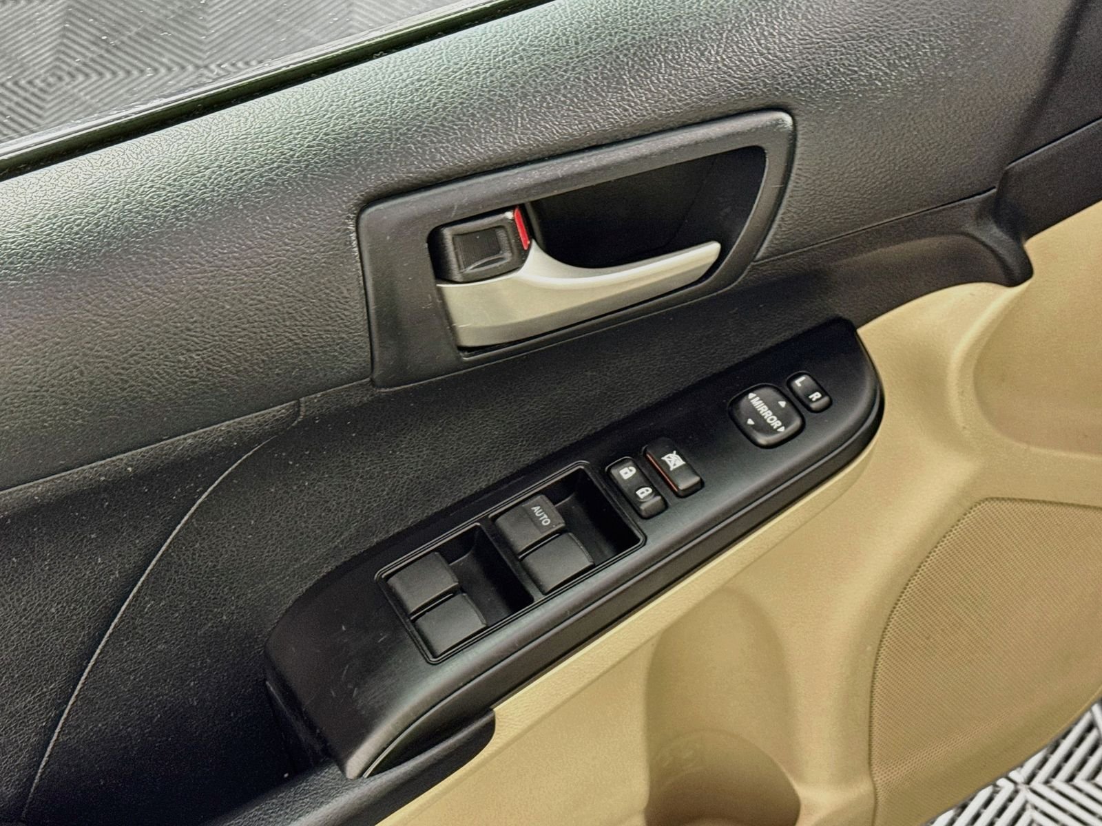 Used 2012 Green Toyota LE image 13