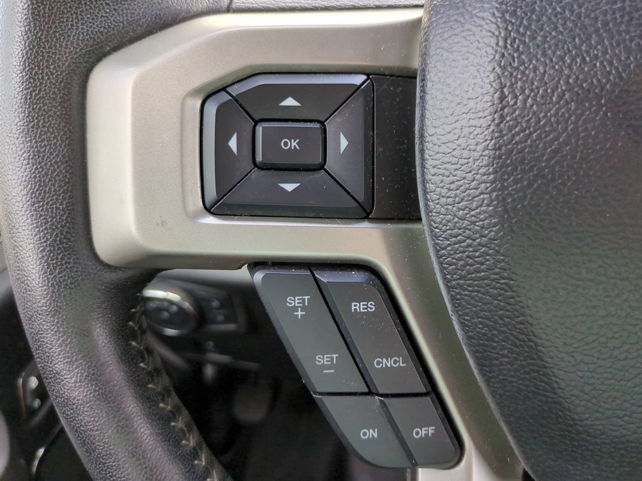 Used 2021  Ford  image 25