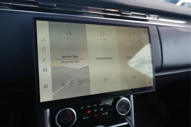 Used 2023 Gray Land Rover SE image 29