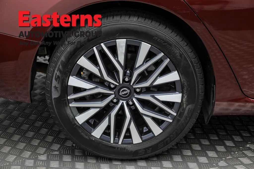 Used 2023 Red Nissan 2.5 SV image 29