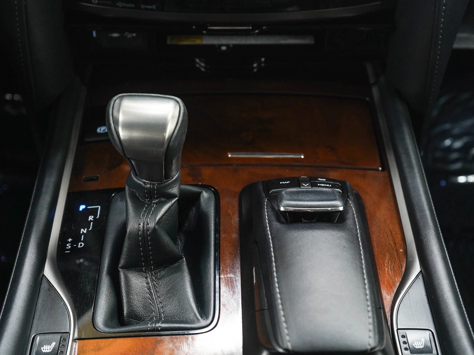 Used 2018 Silver Lexus 570 image 22