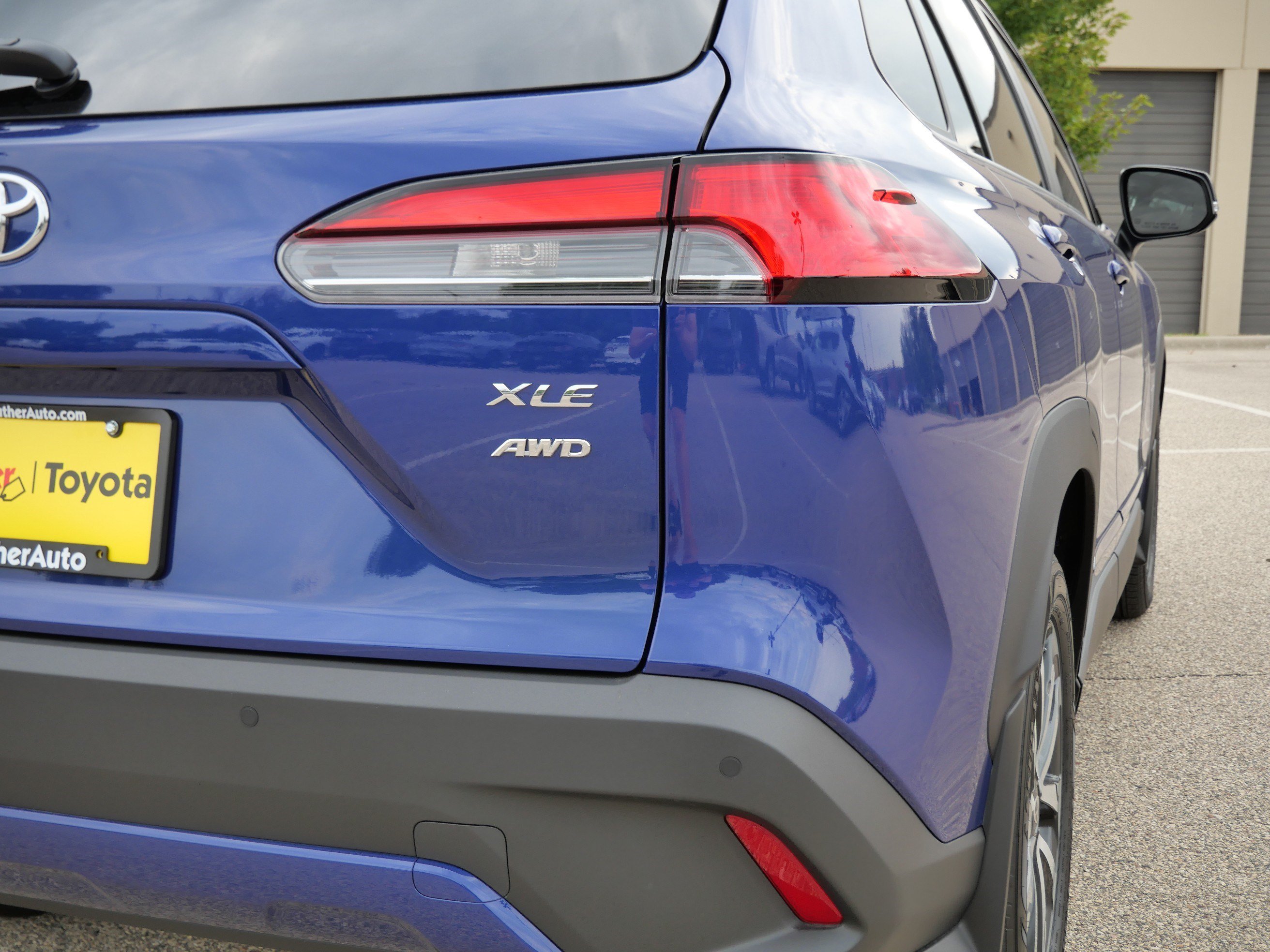 Used 2025 Blue Crush Metallic Toyota XLE image 18