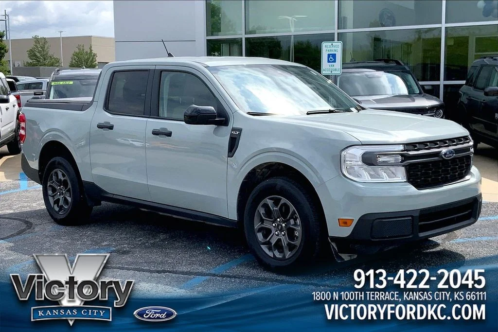 Used 2024 Green Ford XLT image 1