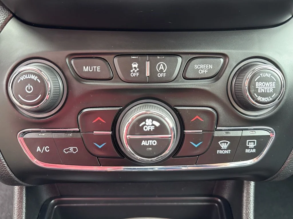 Used 2019 Black Jeep Limited image 40