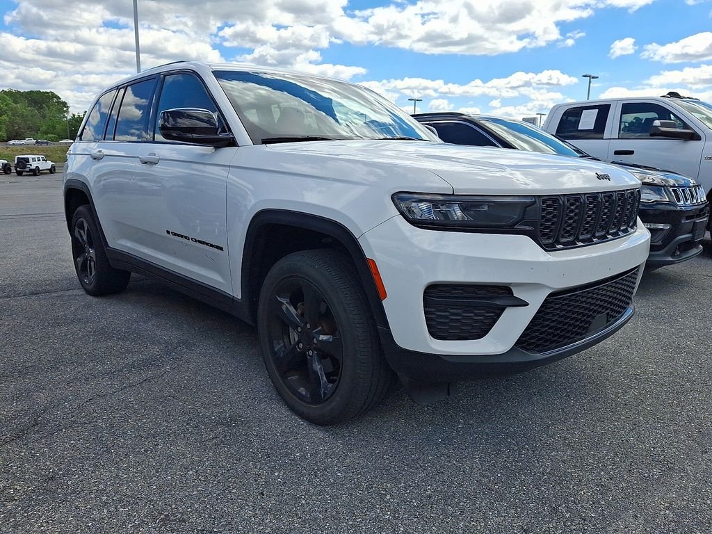 Used 2023 White Jeep Altitude X image 1