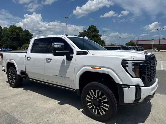 Used 2024 White GMC Denali Ultimate image 5
