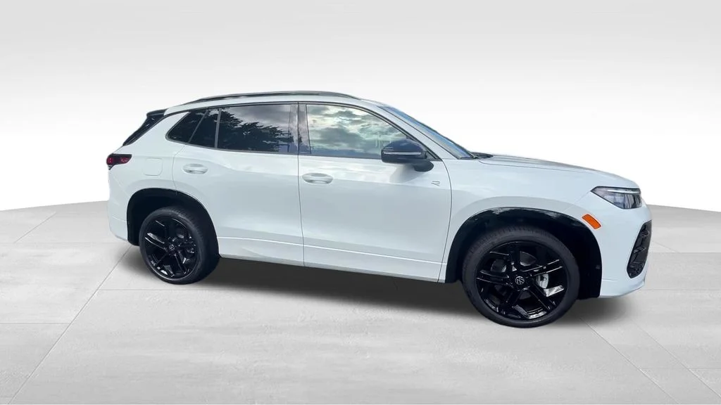 New 2026 White Pearl Volkswagen SE R-Line Black image 13