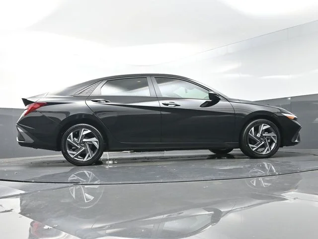 Used 2025 Black Hyundai SEL Sport image 40