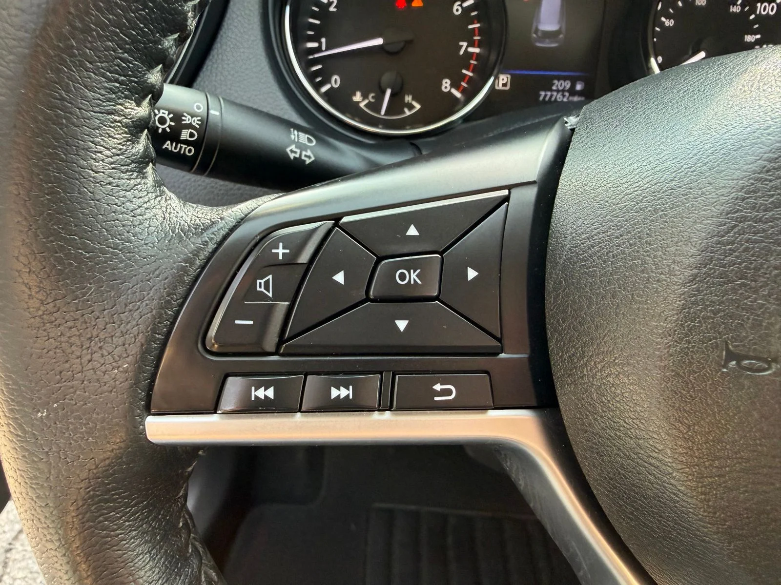 Used 2020 Silver Nissan SV image 16