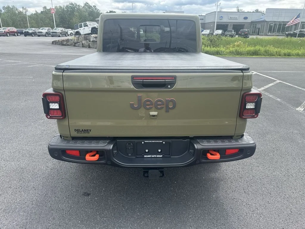 Used 2025 Green Jeep Mojave image 7