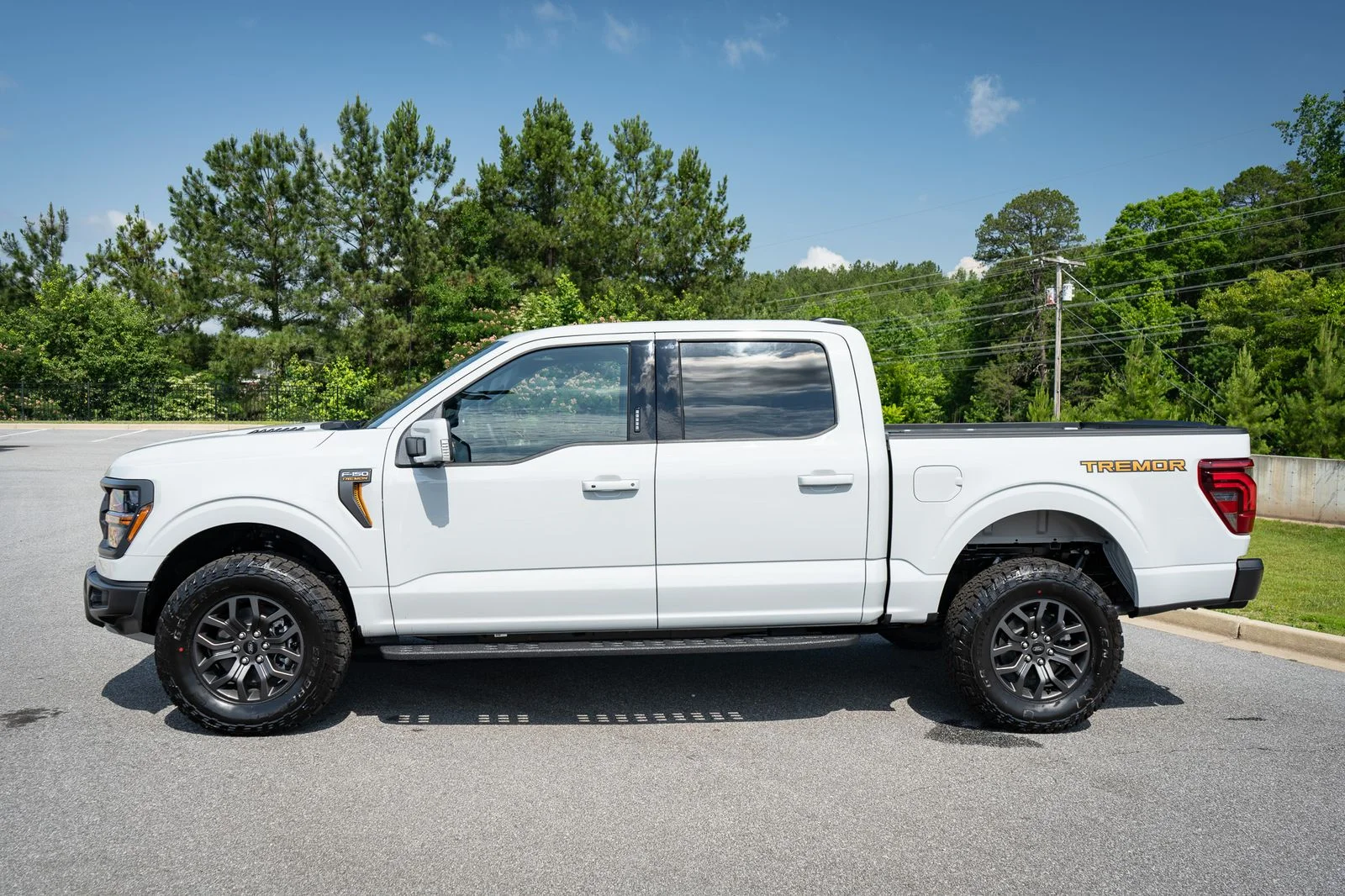 New 2026 White Ford Tremor image 13