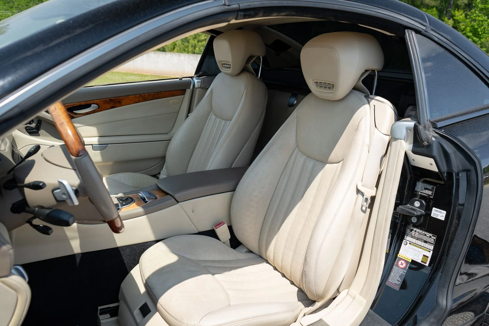 Used 2009 Black Mercedes-Benz SL 550 image 14