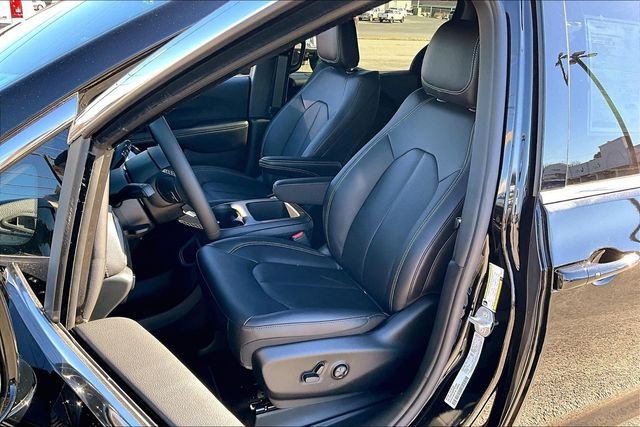 New 2026 Chrysler Pacifica Select 4D Passenger Van