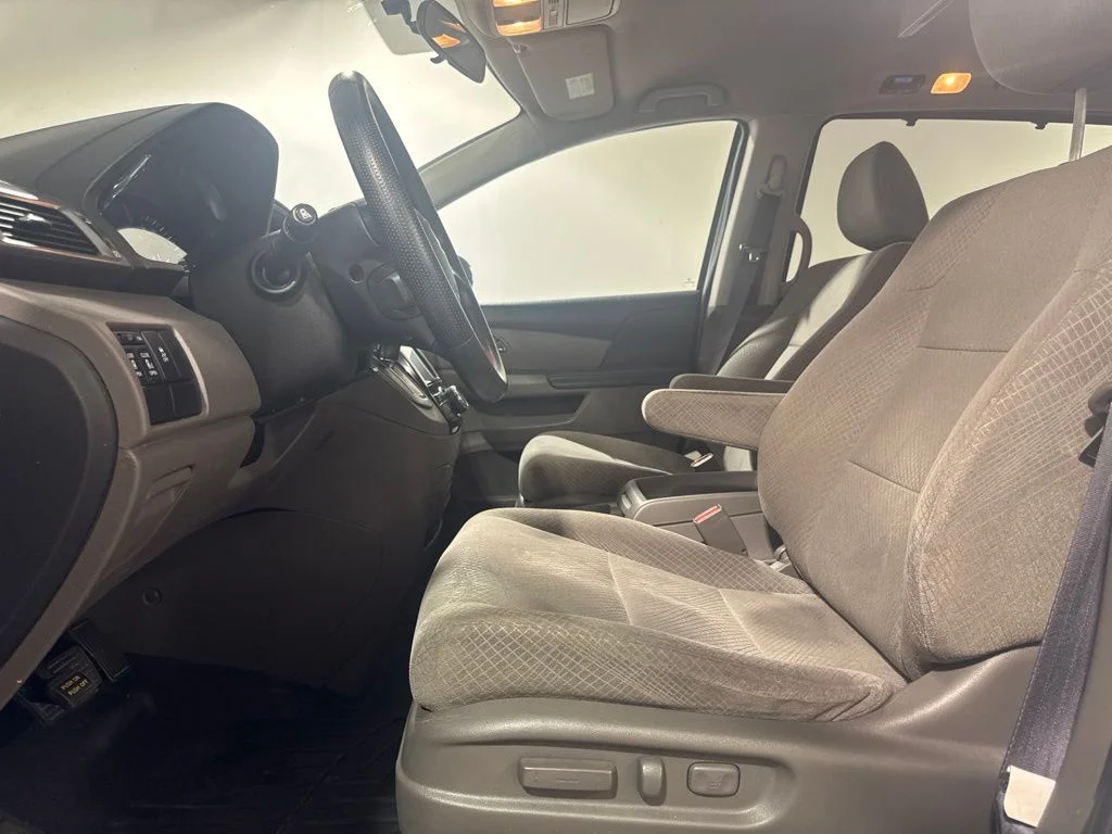 Used 2016 Lunar Silver Metallic Honda SE image 18
