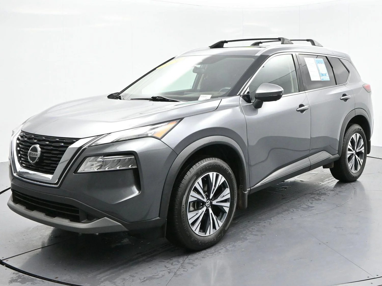 Used 2021 Gun Metallic Nissan SV image 3