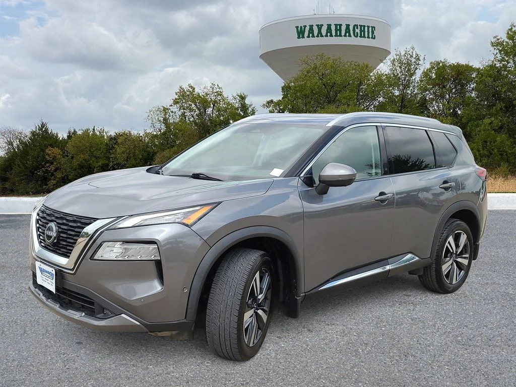 Used 2022 Gray Nissan SL image 3