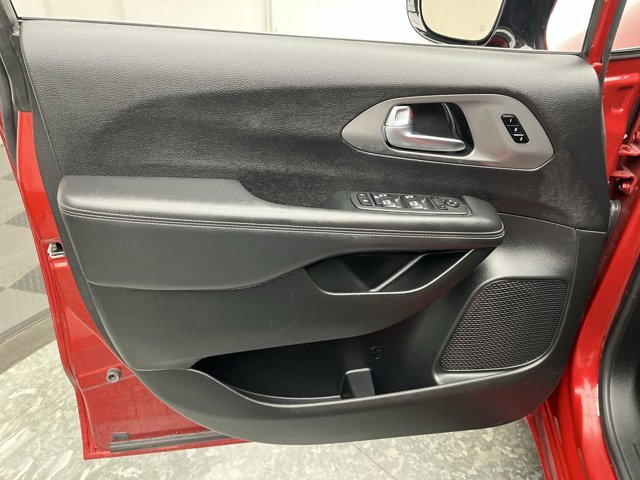 2025 Chrysler Pacifica Select - Photo 6