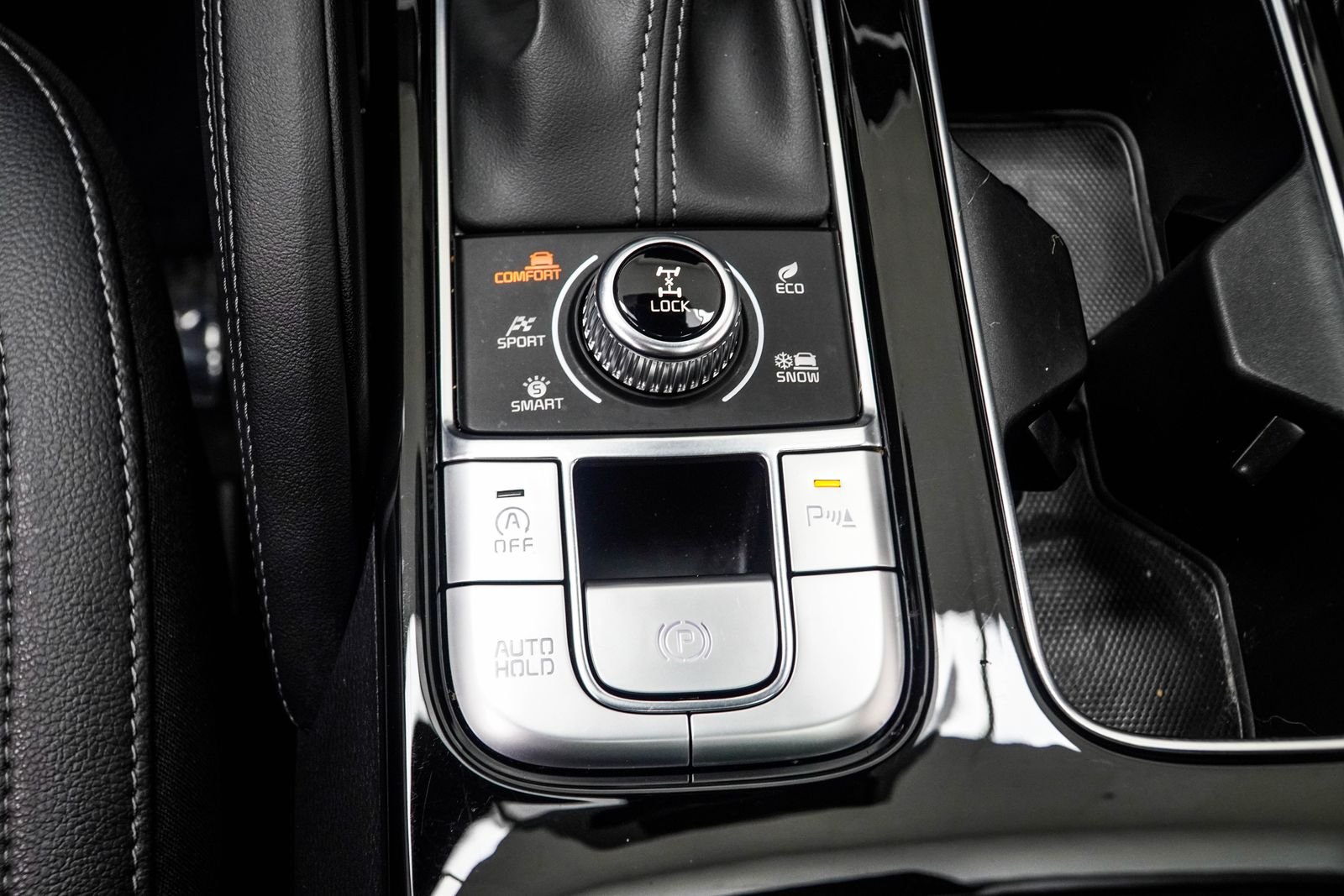 Used 2025 Black Kia EX X-Line image 21