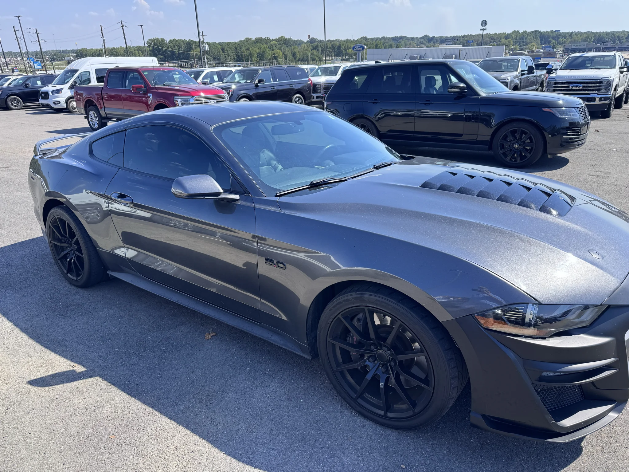 Used 2019 Magnetic Metallic Ford GT image 4