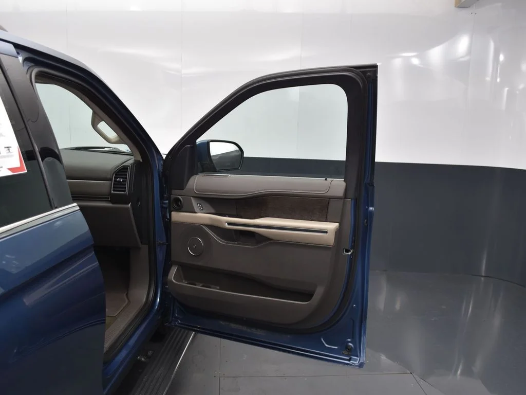 Used 2020 Blue Ford Limited image 29