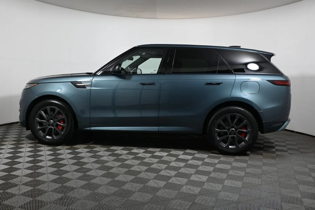 Used 2024 Green Land Rover Autobiography image 2