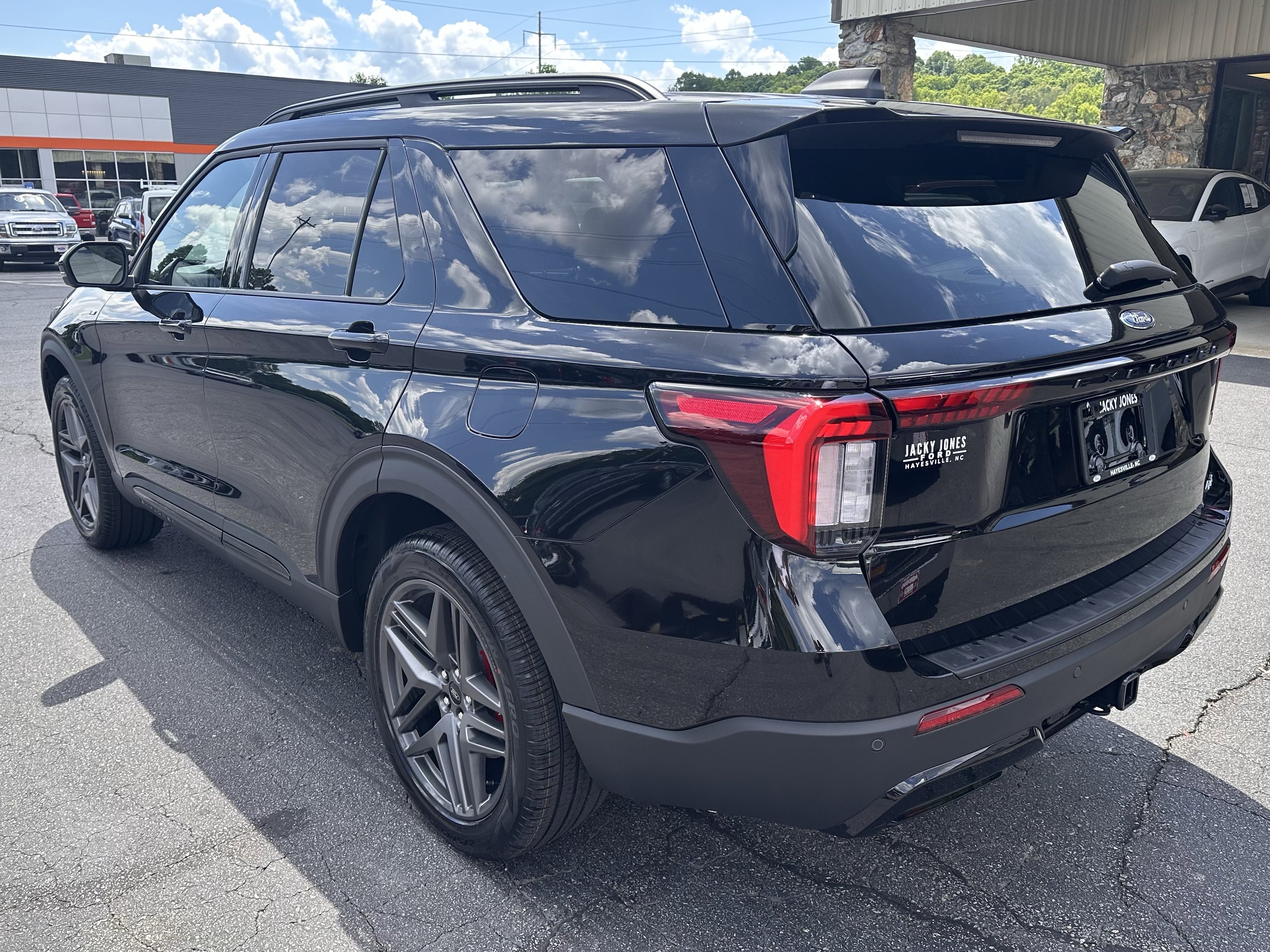 New 2026 Agate Black Metallic Ford ST-Line image 8